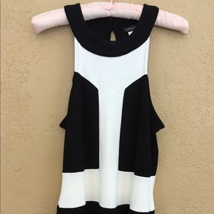 Venus Black & White Tank Top size small EUC